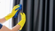 No la lleves a la lavandería: el truco infalible para dejar tus cortinas black out impecables sin esfuerzo