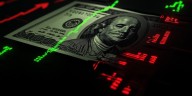 Quiso volverse millonario siguiendo los consejos de ChatGPT y terminó perdiendo 26.000 dólares en segundos