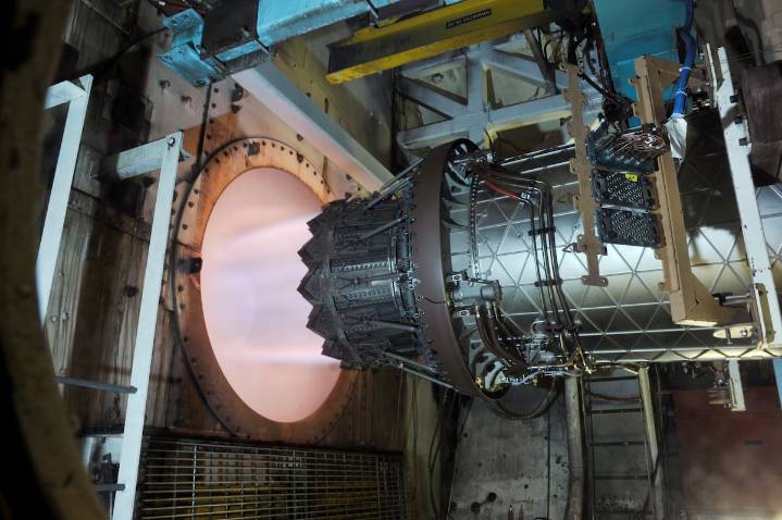 Navy awards Pratt $2.9B contract to build more F