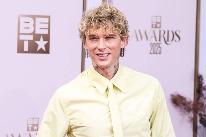 Cele|bitchy | Machine Gun Kelly says he only eats solid food a ‘couple of times a week,’ loves soup