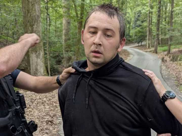 Revelan los antecedentes de Austin Drummond, el presunto asesino de los padres, la abuela y el tío de una bebé de 7 meses