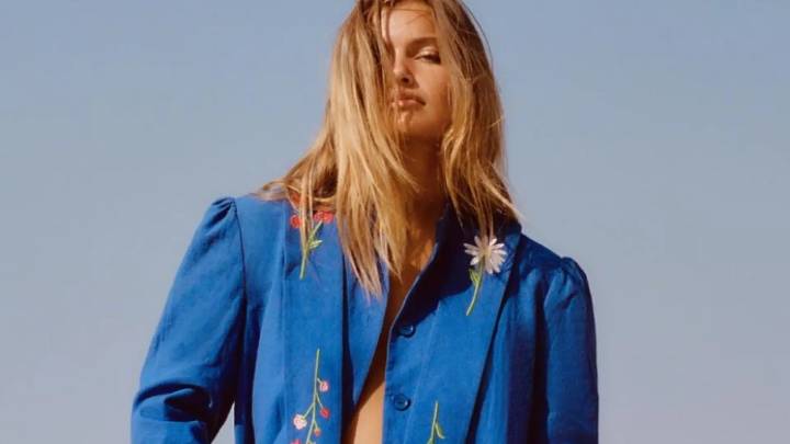 La chaqueta bordada que acaparó todas las miradas en la Semana de la Moda de Copenhague está en Zara