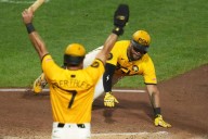 Bryan Reynolds pega triple de dos carreras con dos outs en la 8va y Piratas ganan 3