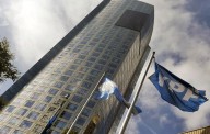 YPF: la Justicia de EE.UU. suspendió la orden de entregar las acciones mientras Argentina apela