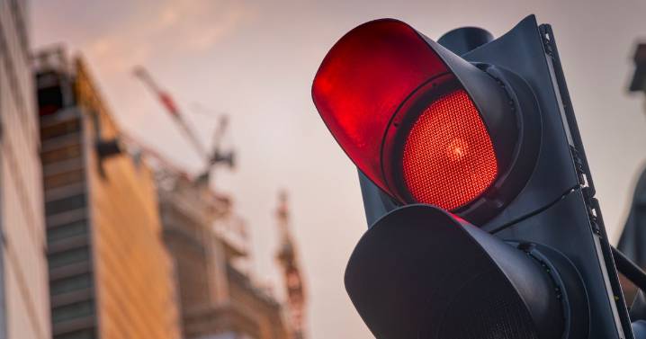 Disqualified driver 'forgot' he was banned and ran red light in front of police