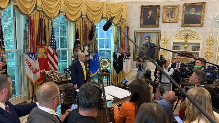 Trump amenaza con procesar a George Soros y a su hijo por su apoyo a protestas “violentas” en EU