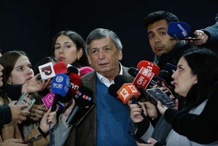 "La unidad es el camino": Oficialismo tras quiebre de pacto parlamentario con FRVS y AH