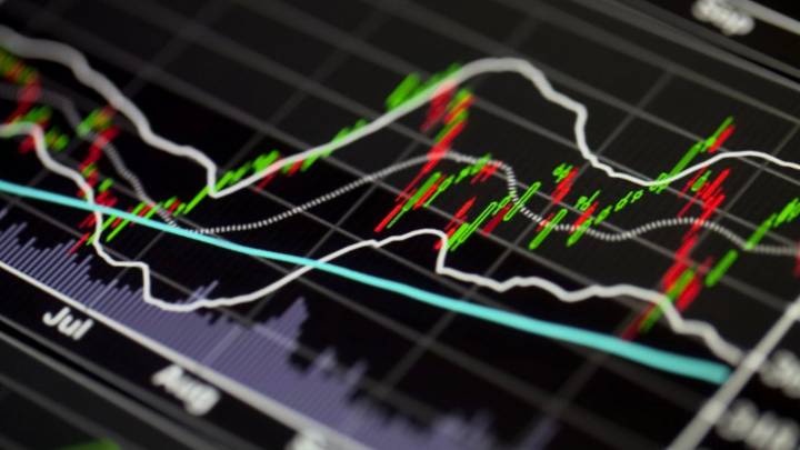 Wall Street opera en rojo, pero las bolsas europeas suben a su máximo nivel del mes