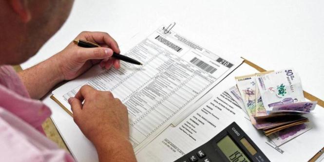 Formulario 110 vs 210: qué deben usar los no residentes en Colombia 