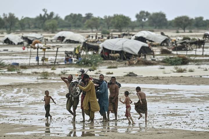 Pakistán: 48 horas de lluvias dejan más de 340 muertos