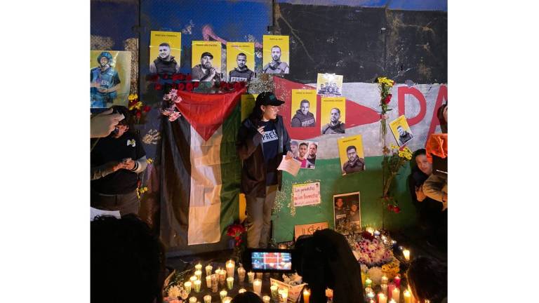 Realizan en la CDMX velada en memoria de periodistas asesinados en Gaza