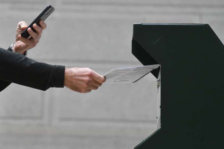 Trump wants to stop states from voting by mail and using voting machines