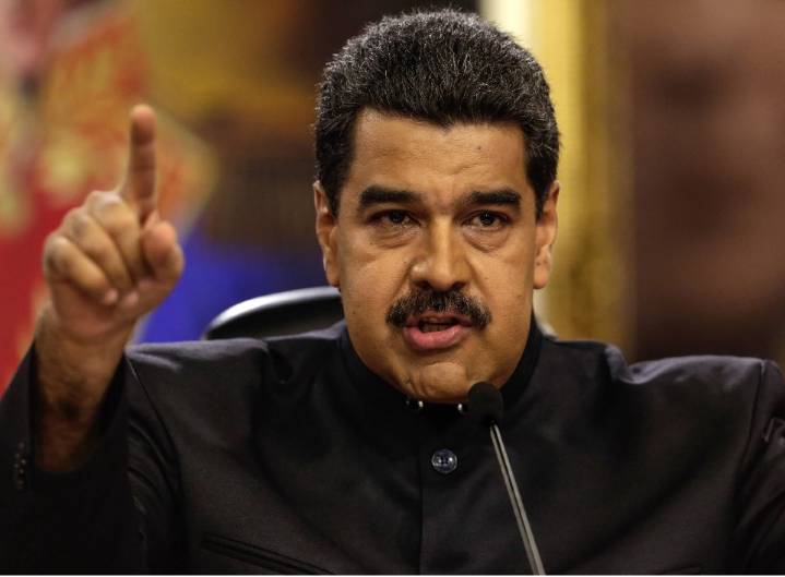 Nicolás Maduro jura que a Venezuela «no la toca nadie»