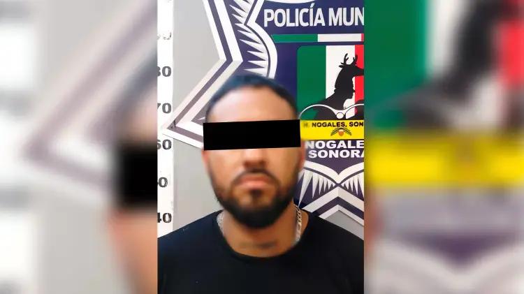 Detienen en la colonia Canoas a hombre que portaba machete en la vía pública