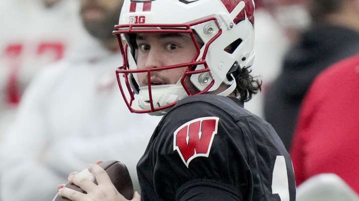 UW backup Danny O’Neil gains maturity, embraces QB2…