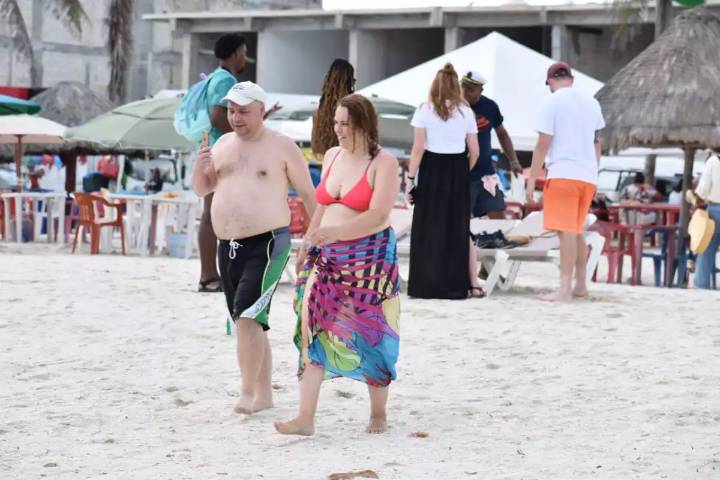 Malecón de Progreso se llena de turistas por el arribo del crucero “Valor”