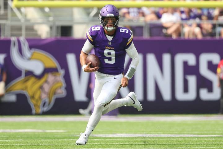 J.J. McCarthy leads scoring drive in brief return for Vikings