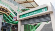 Hombre cae 15 metros desde estación del Metro en Monterrey