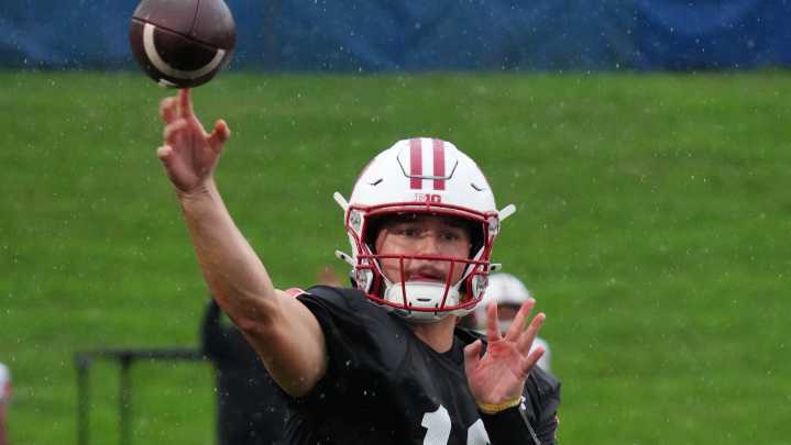 O'Neil, Simmons battle to be the backup QB; other Wisconsin fall camp observations