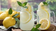 Los excelentes beneficios de tomar agua con limón en ayunas