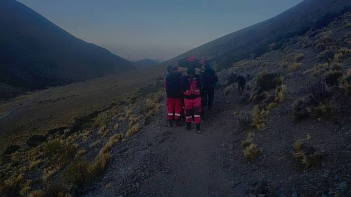 Policía y bomberos realizaron rescate a mujer en zona remota de Tilcara