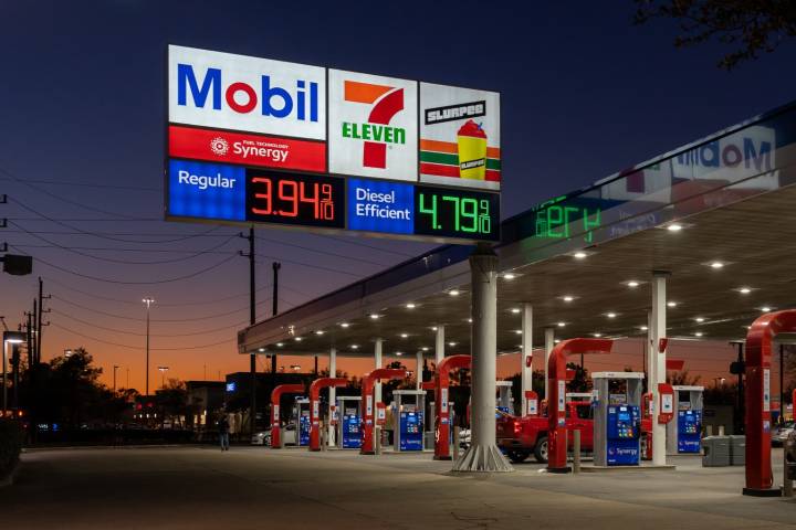 Exxon Mobil Stock: A Capital Return Play (NYSE:XOM)