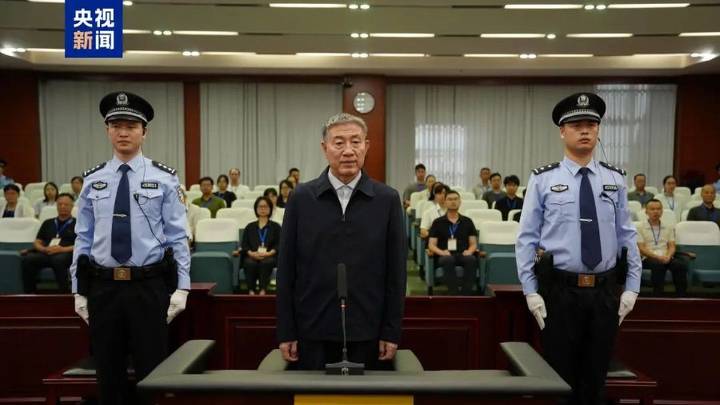 China: un legislador provincial fue condenado a muerte con suspensión