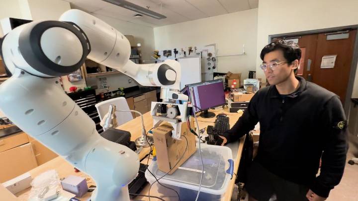 More schools letting students major in artificial intelligence