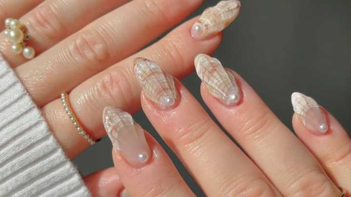 ¿Qué son las shell nails?, el diseño de uñas que debes lucir lo que resta del verano para un manicure elegante