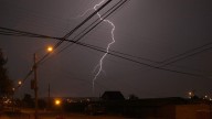 Posibles tormentas eléctricas y rachas de viento de hasta 40 km/h en la RM por sistema frontal