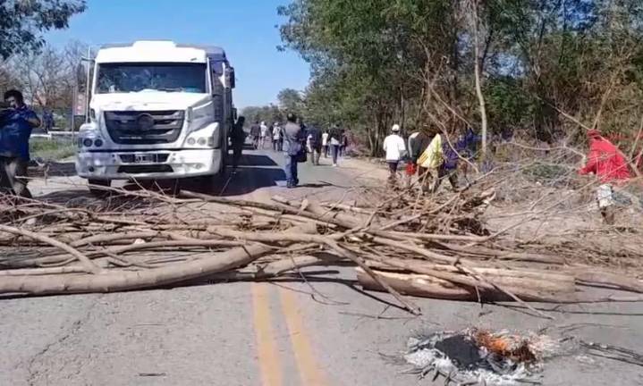 Más de 200 manifestantes cortan la Ruta 34 en Mosconi por falta de trabajo