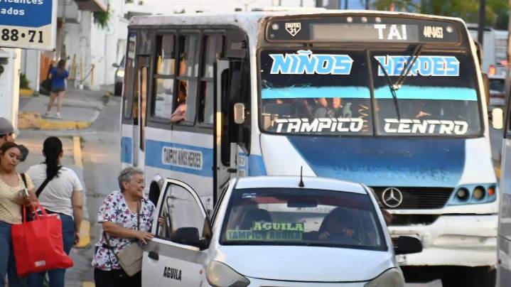 “Tuve que bajarme del carro de ruta porque iba muy rápido”; usuarios se quejan del transporte público