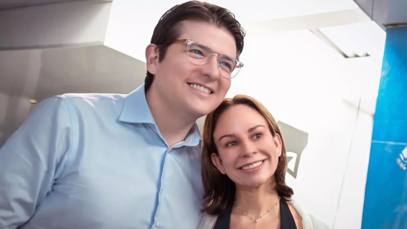 Esposa de Miguel Uribe convoca a oración nacional por la salud del senador