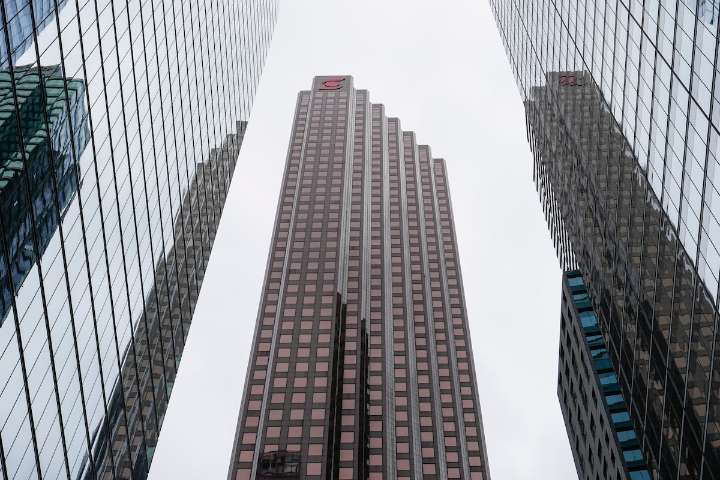RBC bank analyst previews earnings reports, presents top picks