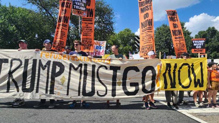 Hundreds march to White House to protest Trump's D.C. crackdown