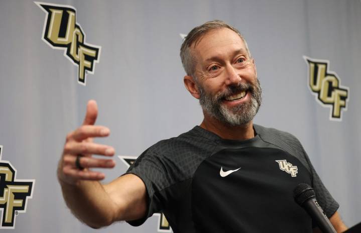 UCF extends contract of men's soccer coach Scott Calabrese