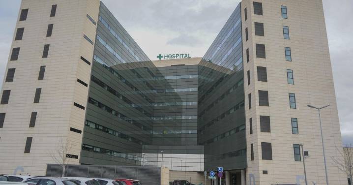 El incendio de un colchón obliga a evacuar a una veintena de pacientes del Clínico San Cecilio de Granada