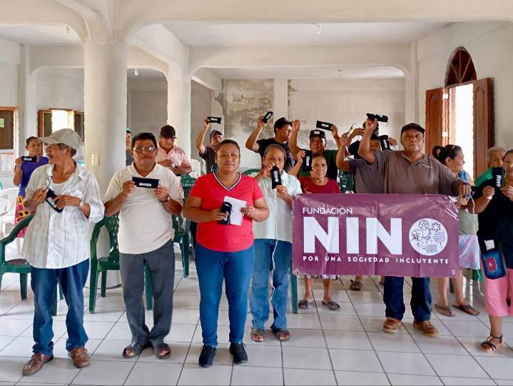 Entrega Fundación Nino lentes en comunidades de la Cuenca del Papaloapan