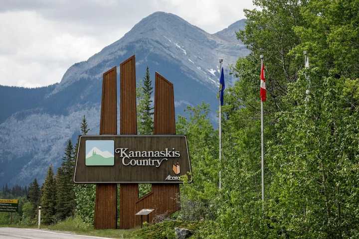 Mudslide shuts down part of Highway 40 in Kananaskis