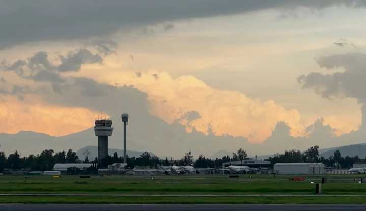 Lluvias paralizaron a 19 mil 500 pasajeros en el AICM