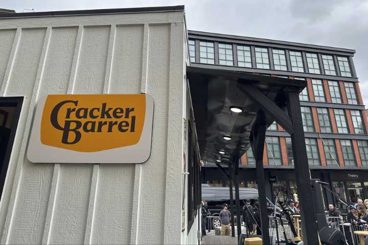 MAGA wins its war on ... a restaurant chain's new logo?