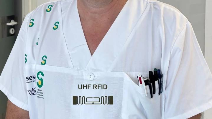 Ponen un chip a la ropa de estos sanitarios de Albacete, te decimos para qué