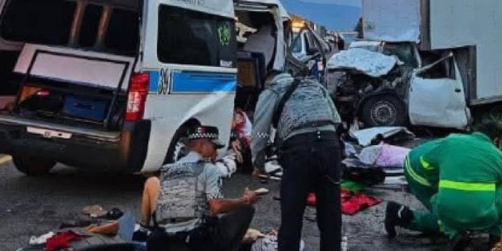 Cuatro muertos y cinco lesionados en fatal choque en la autopista Siglo XXI, en Michoacán