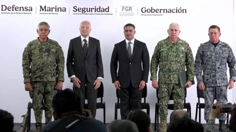 Capos enviados a EU seguían delinquiendo en la cárcel: Harfuch; no habrá obstáculos legales: FGR