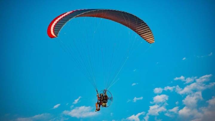 Herido un hombre de 35 años tras caer de un paramotor en vuelo en la pedanía caravaqueña de La Almudena