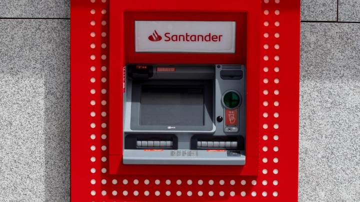 El día en el que se cobran las pensiones de agosto en estos bancos: Caixabank, Santander, BBVA...