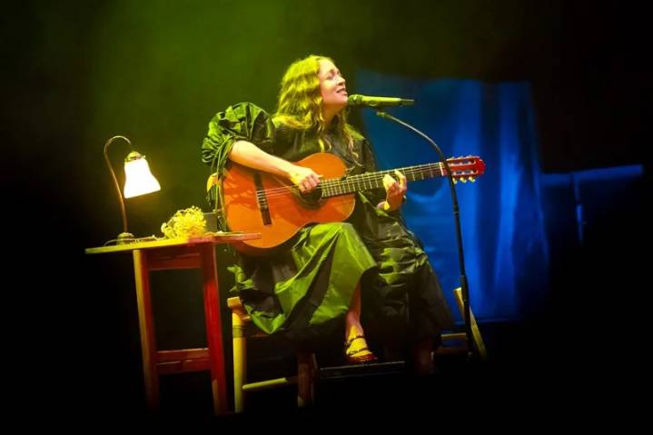 Natalia Lafourcade emociona en Cap Roig con su voz, carisma y una dulce revelación