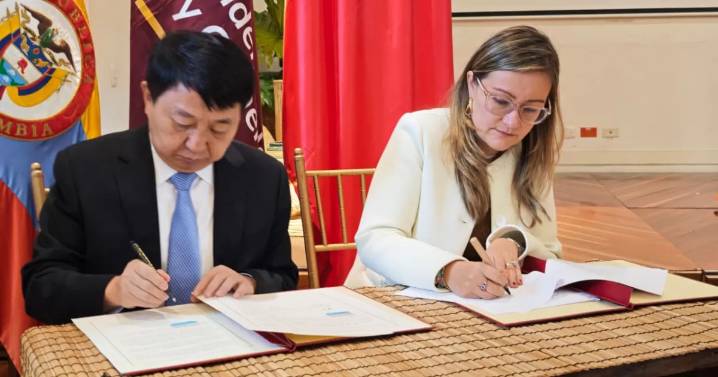Colombia y China firman memorando para reforzar cooperación en la Ruta de la Seda