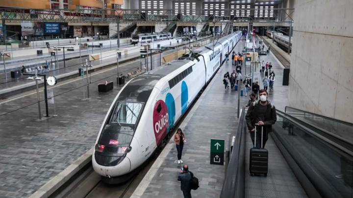 Un incendio interrumpe el tráfico ferroviario entre Zaragoza y Logroño