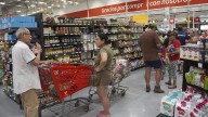 Consumo privado acumulará caídas en segundo trimestre del año